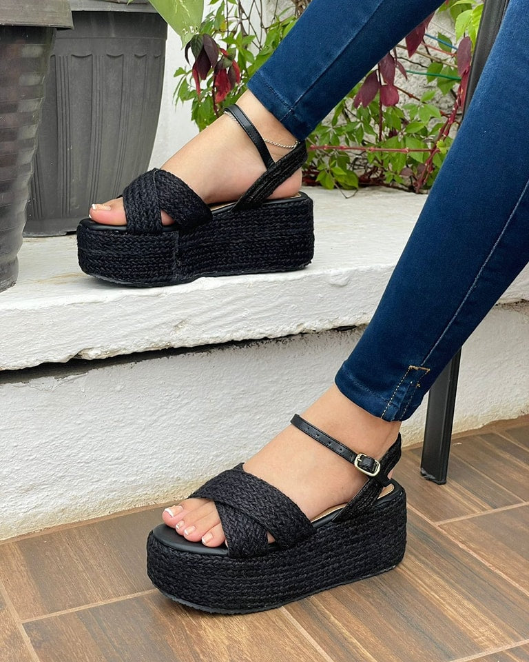 gid://shopify/MediaImage/24692267614302